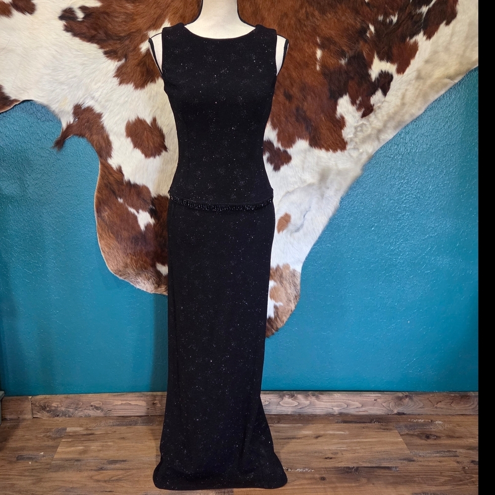 Elegant Black Sleeveless Gown